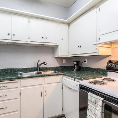 Quality Inn & Suites Victoria East Экстерьер фото