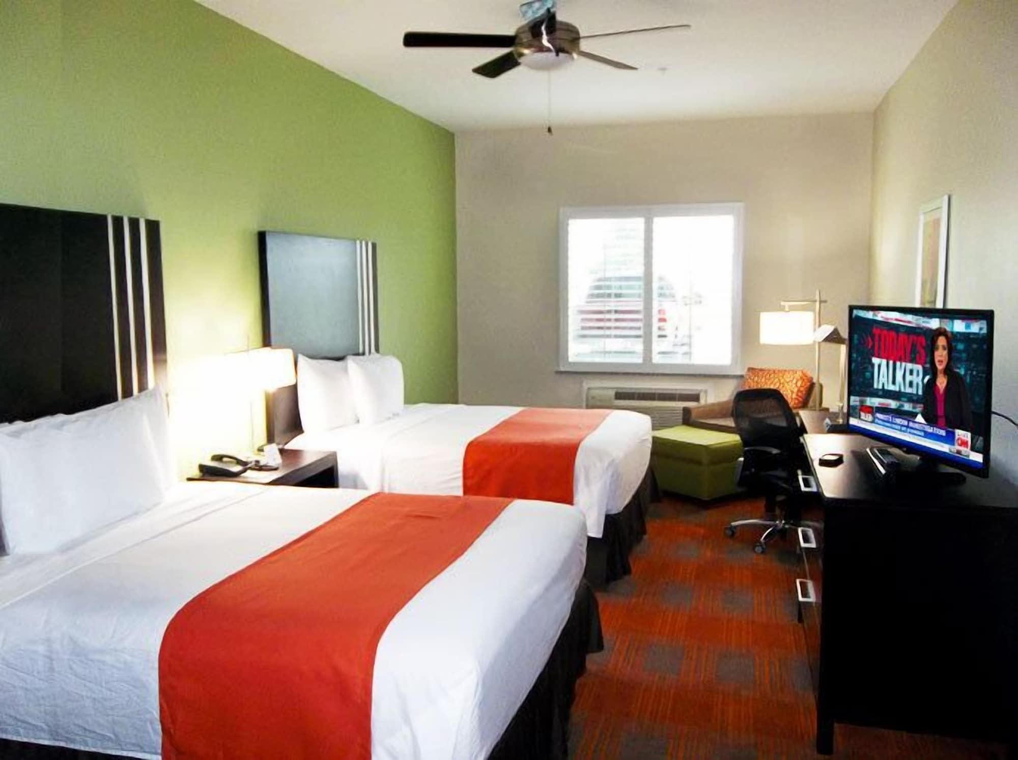 Quality Inn & Suites Victoria East Экстерьер фото