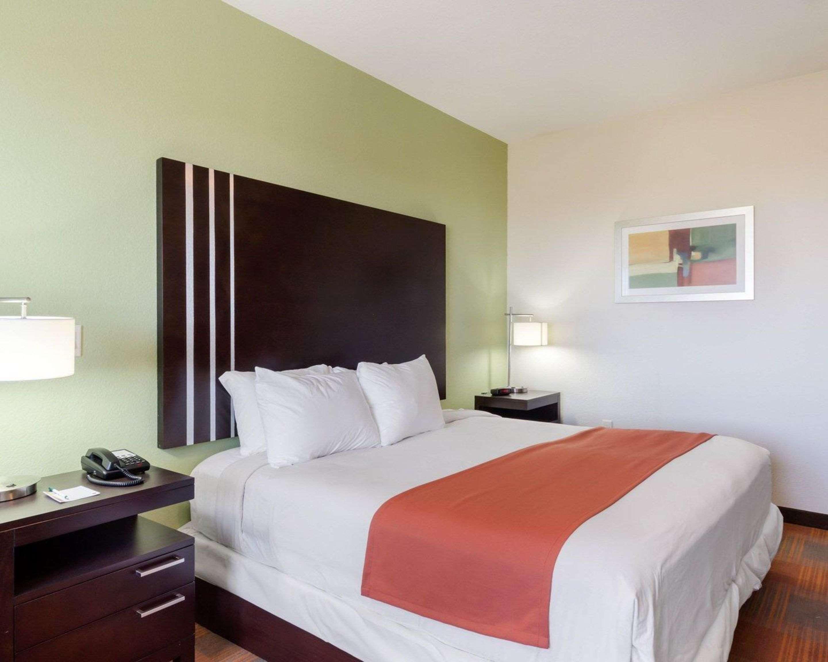 Quality Inn & Suites Victoria East Экстерьер фото