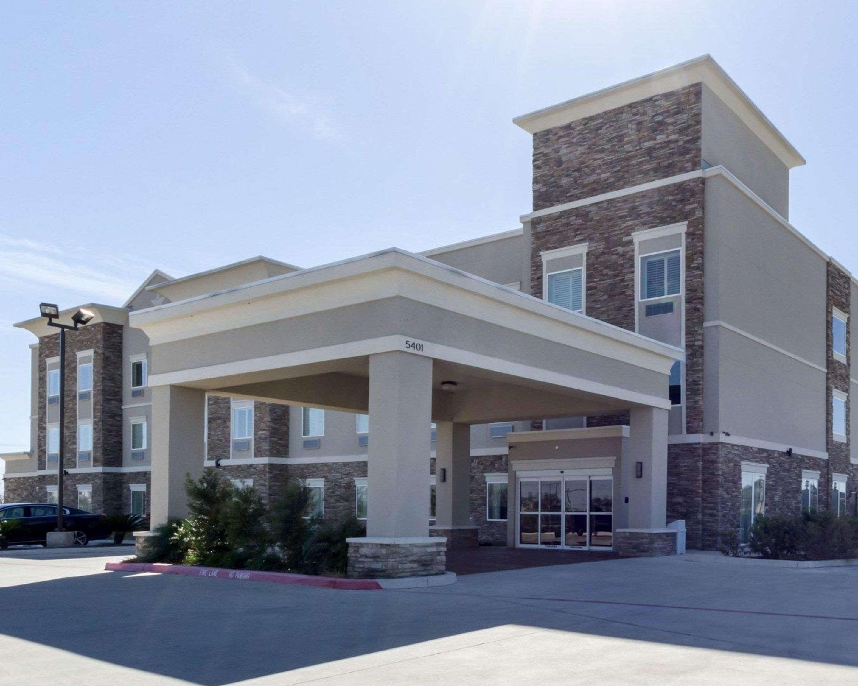 Quality Inn & Suites Victoria East Экстерьер фото