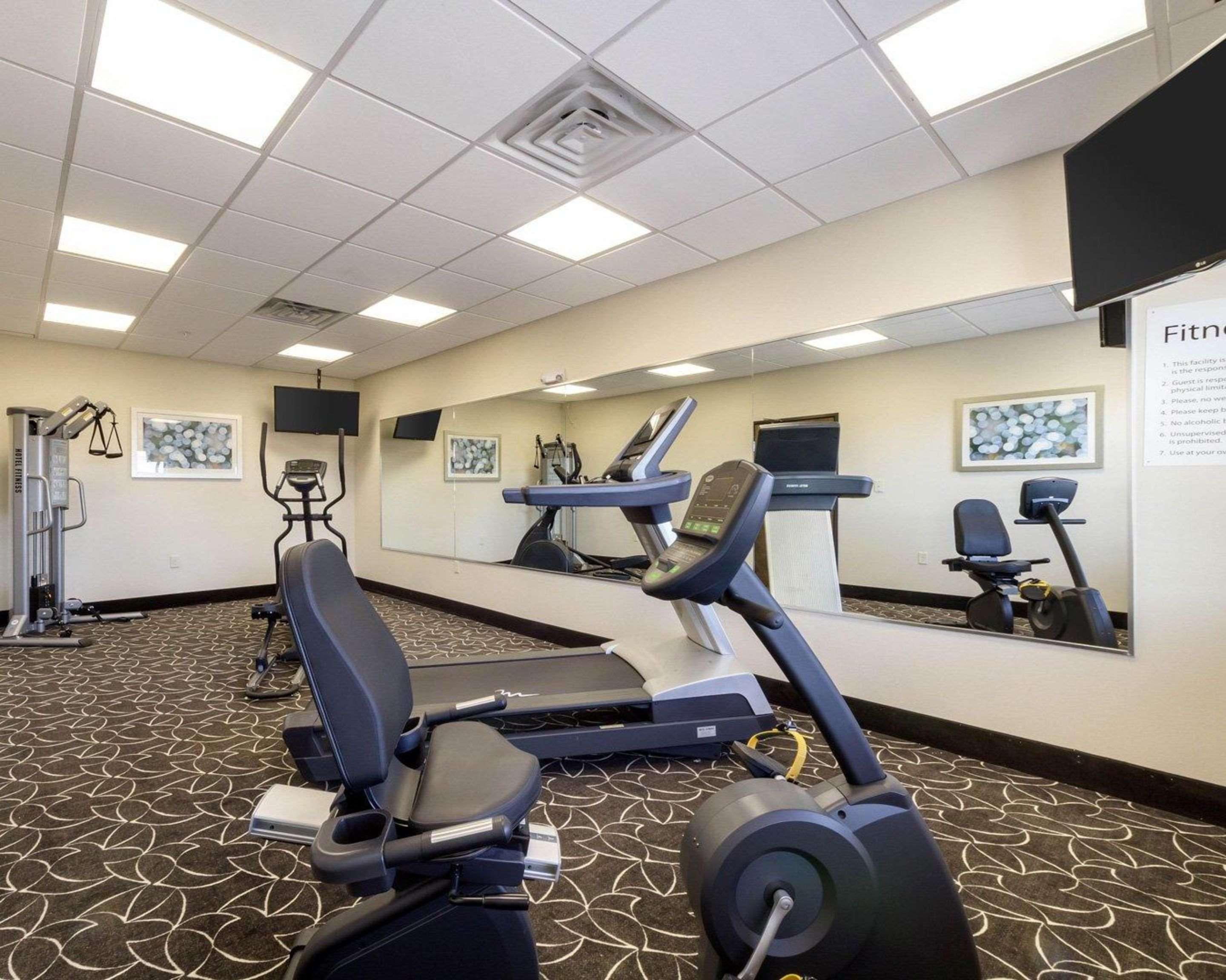 Quality Inn & Suites Victoria East Экстерьер фото